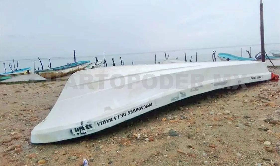 Tras cinco días de haber desaparecido una lancha en el mar muerto, esta fue localizada a quinientos metros hacia mar adentro. Noel Vázquez / CP