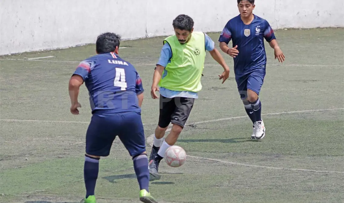 Este domingo se disputan seis encuentros de la fecha 7, en la cancha del parque Pañuelo Rojo. Diego Pérez/CP