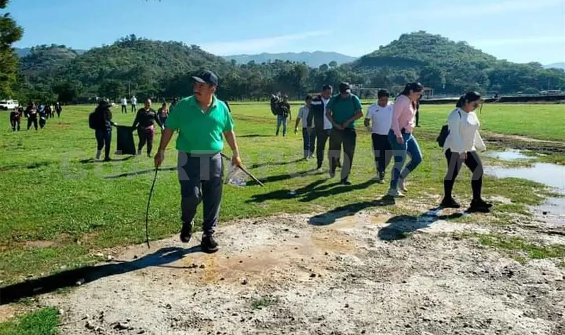 Realizan limpieza en áreas verdes