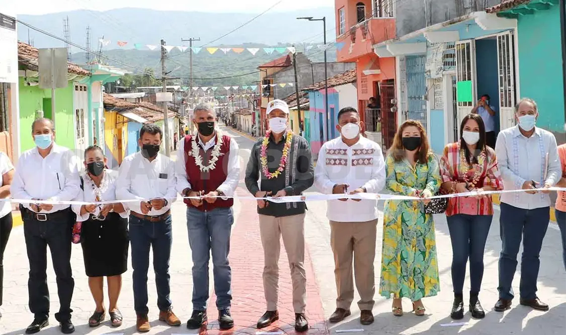 Rutilio Escandón entrega obras en Chiapilla