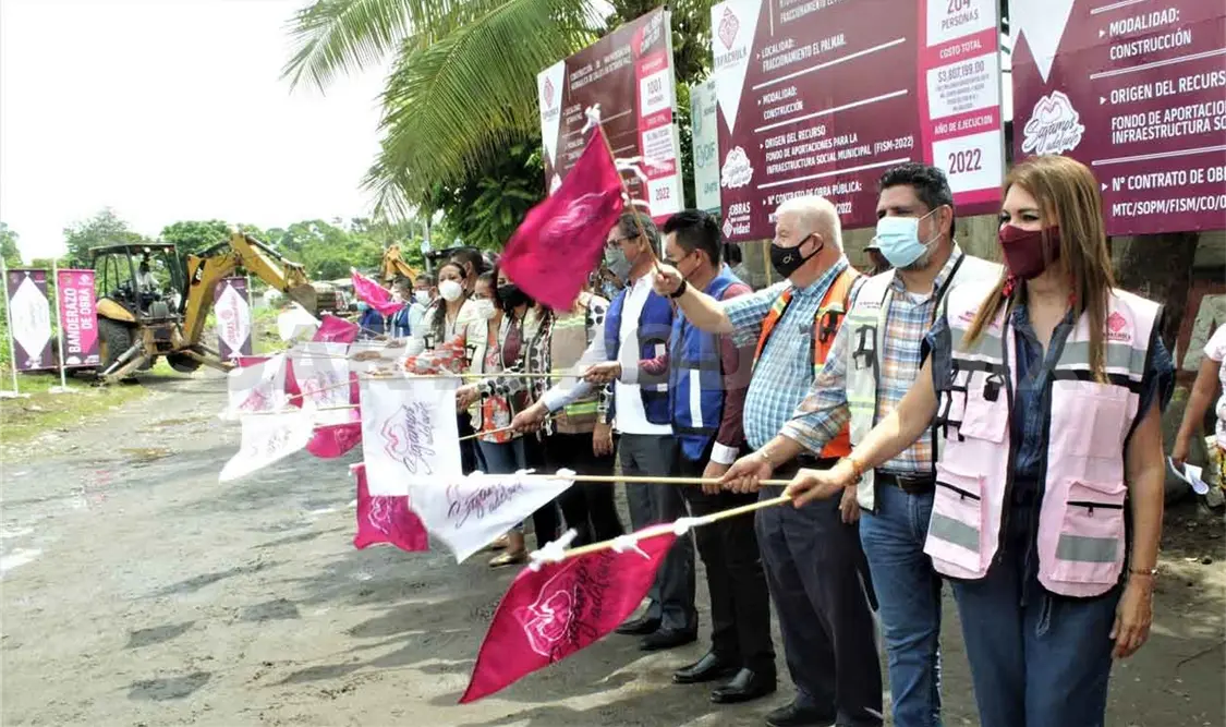 Rosy Urbina da banderazo de obra integral