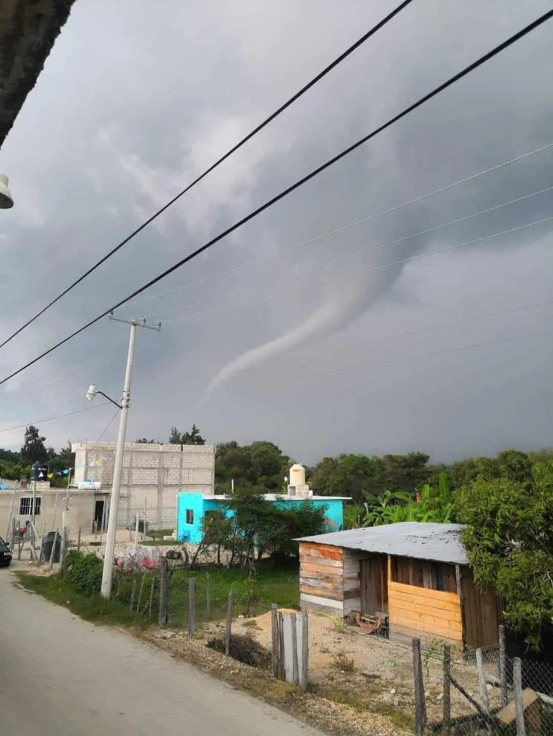 Tornado provoca pánico en Comitán