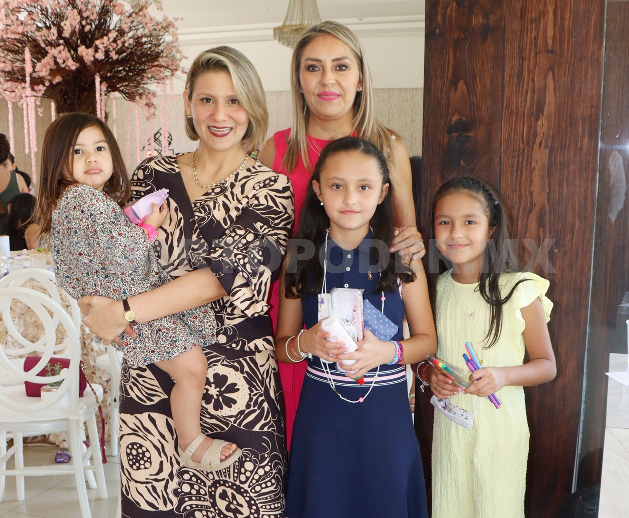 Hermanitas hicieron su primera comunión