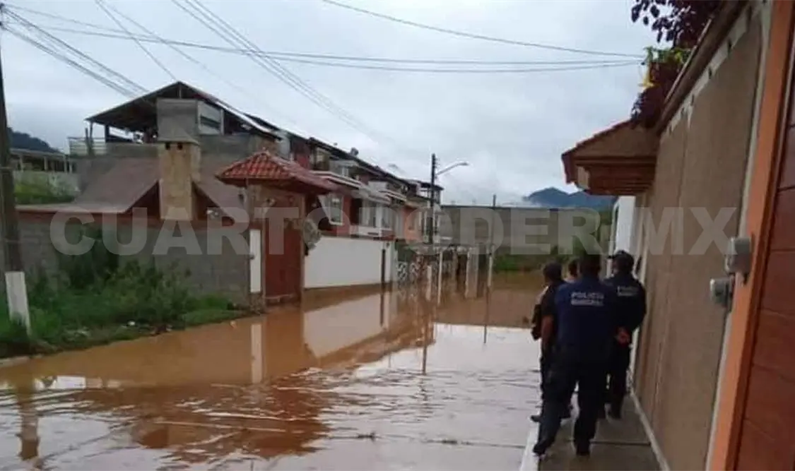 Aguacero provoca inundaciones y encharcamientos