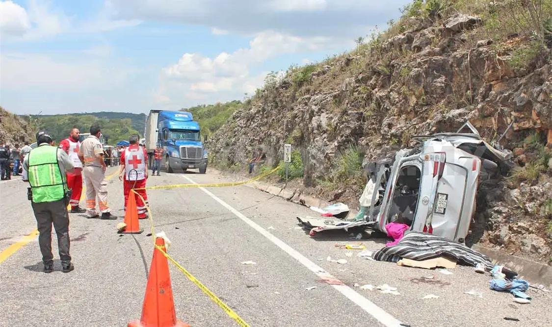Tres muertos y nueve heridos en encontronazo