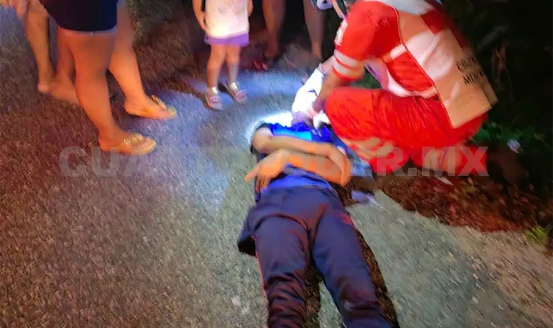 Dos lesionados en choque de moto y autobús
