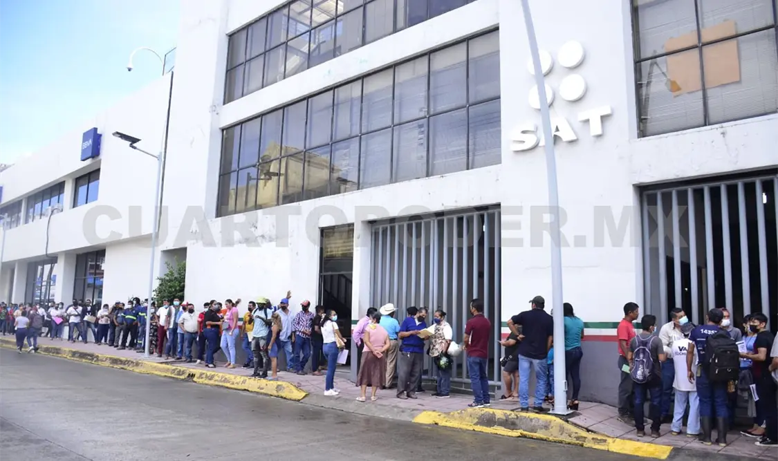 Largas filas para solicitar Constancia de Situación Fiscal