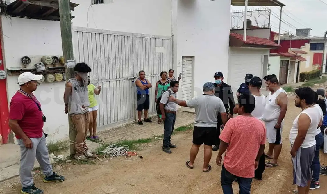 Sorprenden a “ladrón” de cables y casi lo linchan