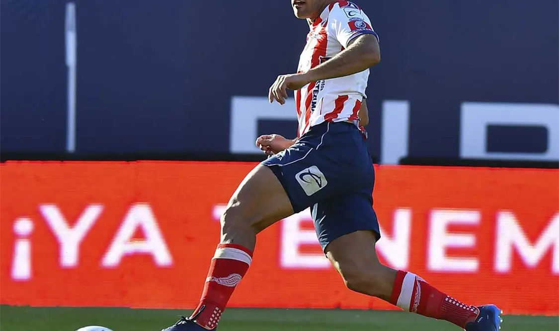 El delantero se reportará con el “Cholo” Simeone, aunque deberá ganarse un lugar con los Colchoneros para la próxima temporada. Agencias