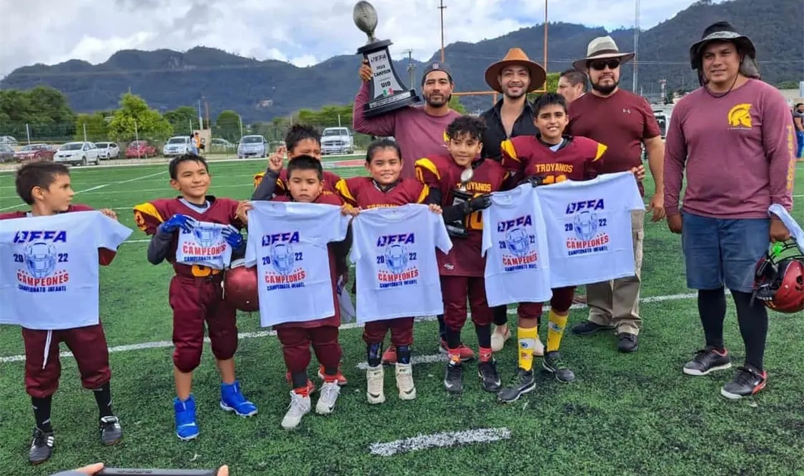 El representativo de Troyanos de Cintalapa se llevó el trofeo de campeón de la categoría Under-10. Cortesía