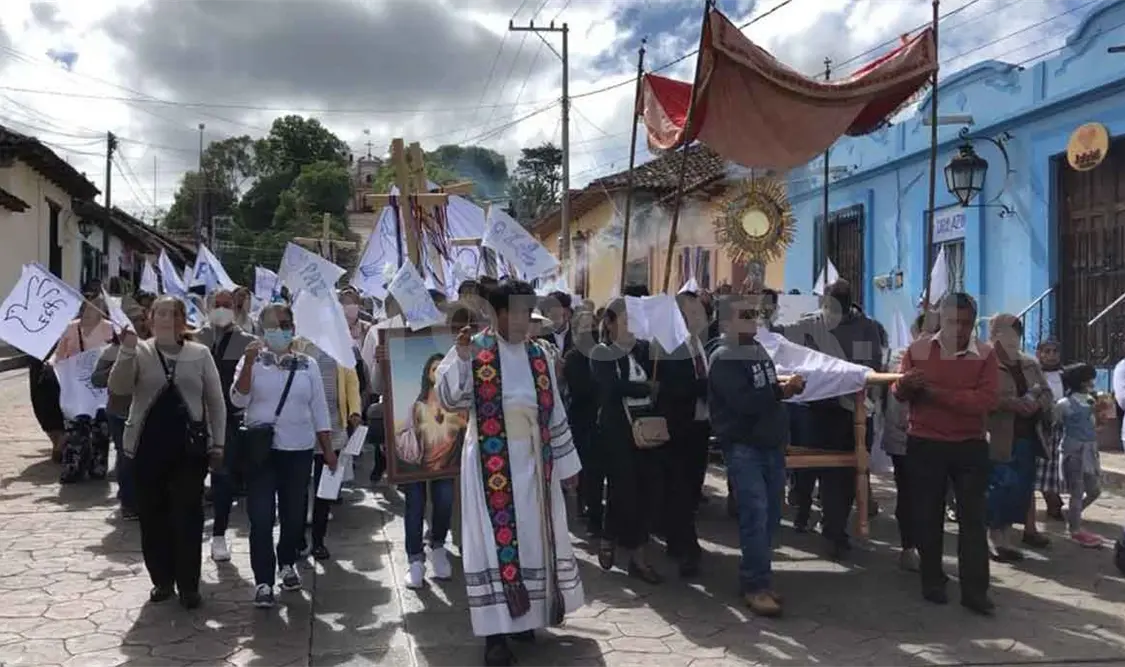 Realizan marcha por la paz en San Cristóbal