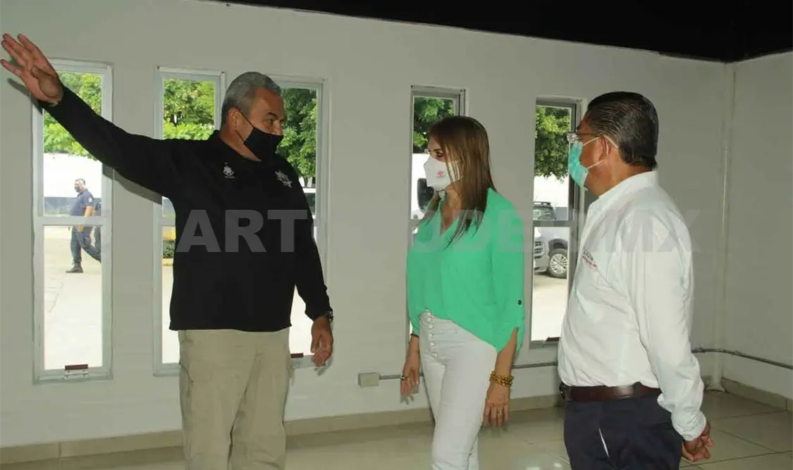 Alcaldesa verifica avances en obra del centro de comando