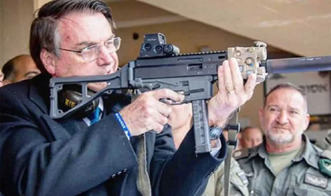 Aunque en Brasil hay exigentes directrices para portar un arma, Bolsonaro y sus aliados favorecieron aflojarlas y armar a la ciudadanía. Cortesía