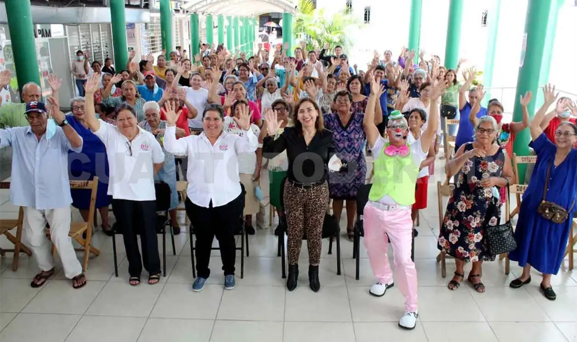 Realizan reunión del Club de los Abuelos