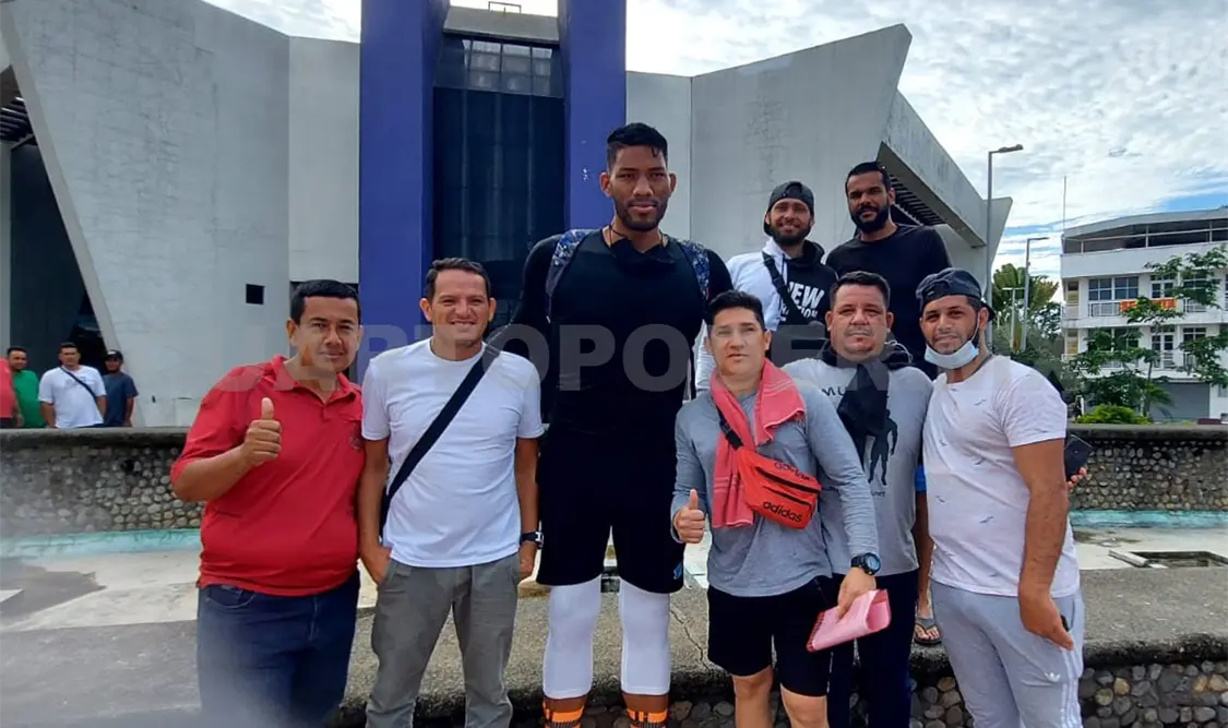 Gigante venezolano asombra a tapachultecos