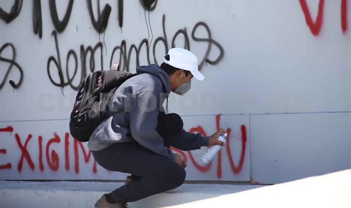 Persisten actos vandálicos de normalistas