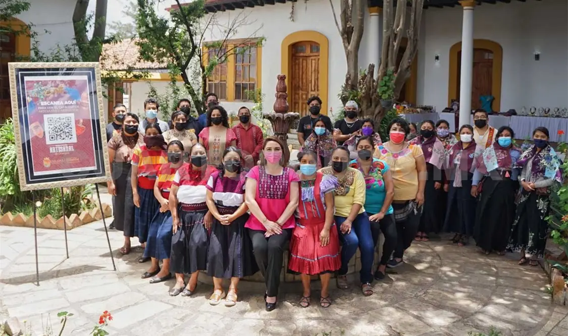 Realizan con éxito “Expoventa Artesanal de Corazón”