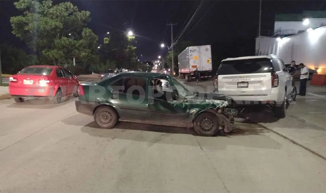 Acelerado conductor se estrelló contra Suburban
