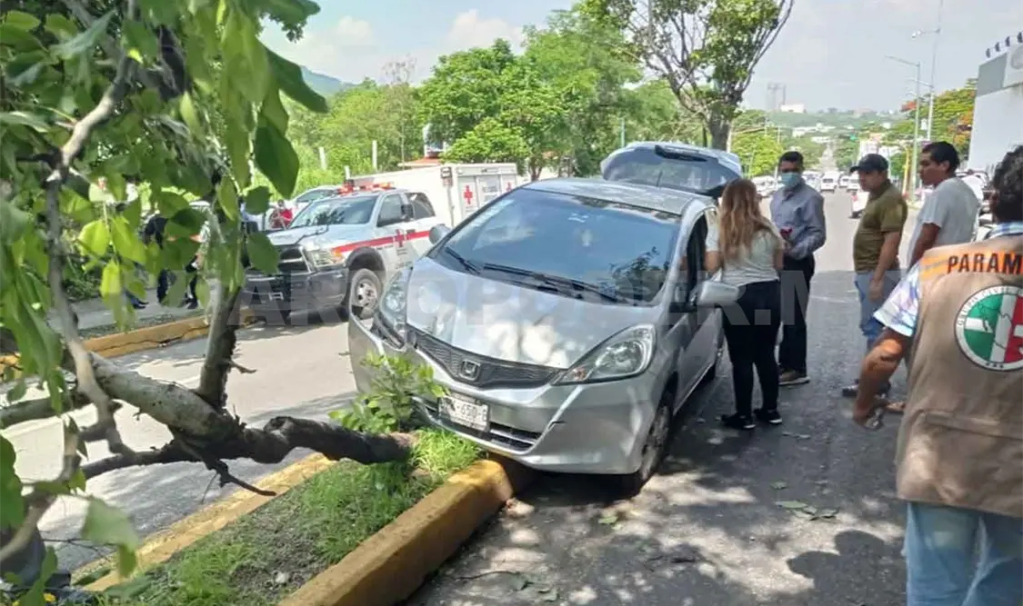 Un lesionado en choque de vehículos sobre la 9ª Sur