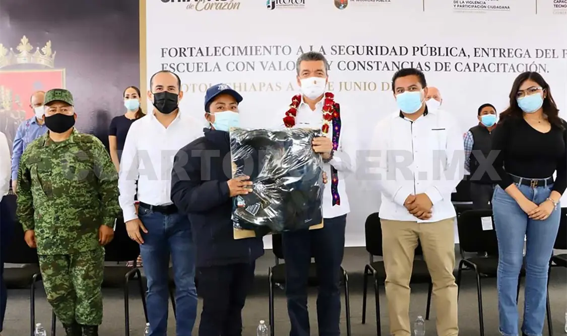 Encabezó la entrega de equipamiento para el fortalecimiento de la seguridad pública de la policía municipal en Jitotol. CP