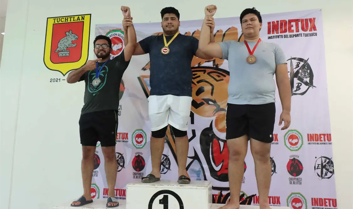 El gladiador chiapaneco, Eduardo Maximiliano García Betanzos, se llevó la primera posición del Torneo Balam No Gi. Diego Pérez/CP