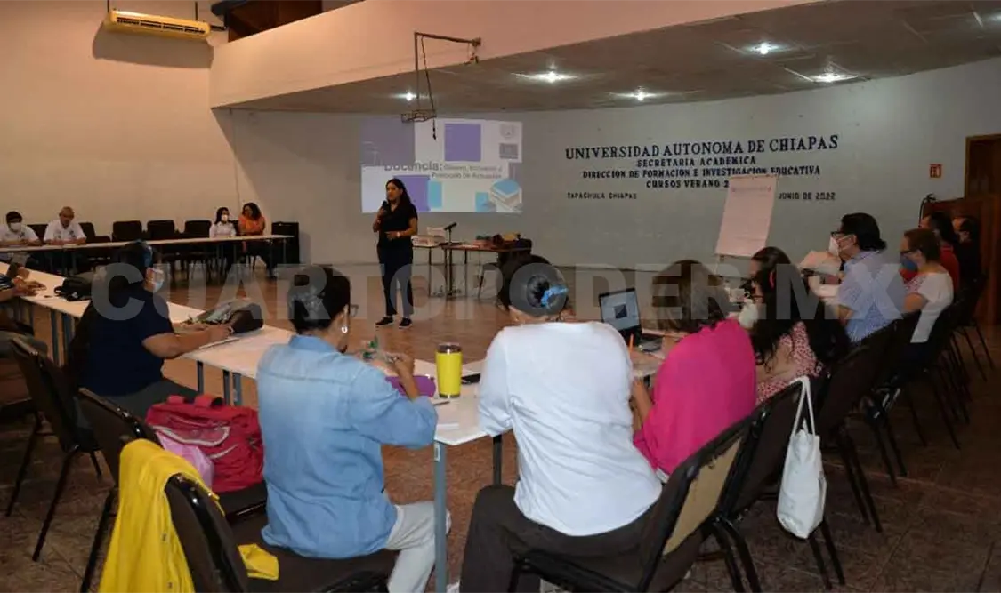 Capacitan a docentes en temas de inclusión