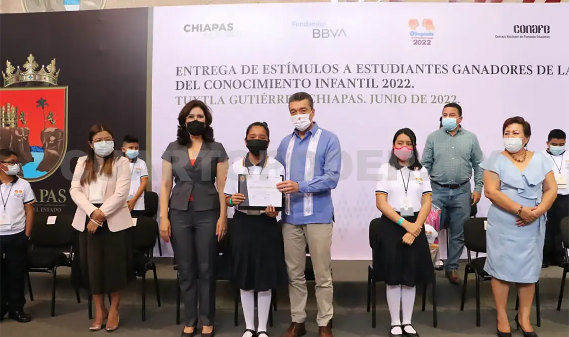 Premia Rutilio Escandón a 87 estudiantes por Olimpiada