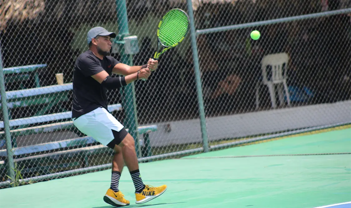 Gran participación se registró en esta nueva edición del Torneo Jorge Mandujano-César Cortés. Carlos López/CP
