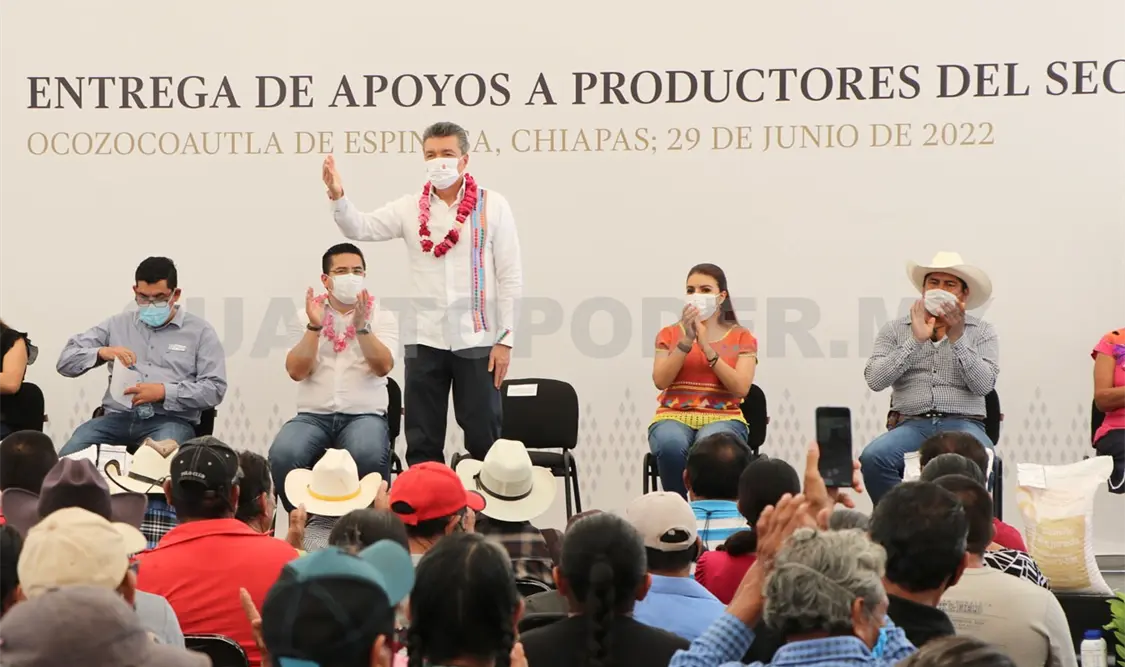 Rutilio Escandón beneficia a productores de Ocozocoautla