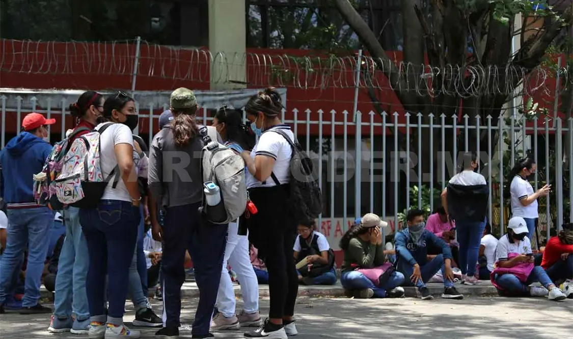 Acusan de hostigamiento a director de la Enlepe