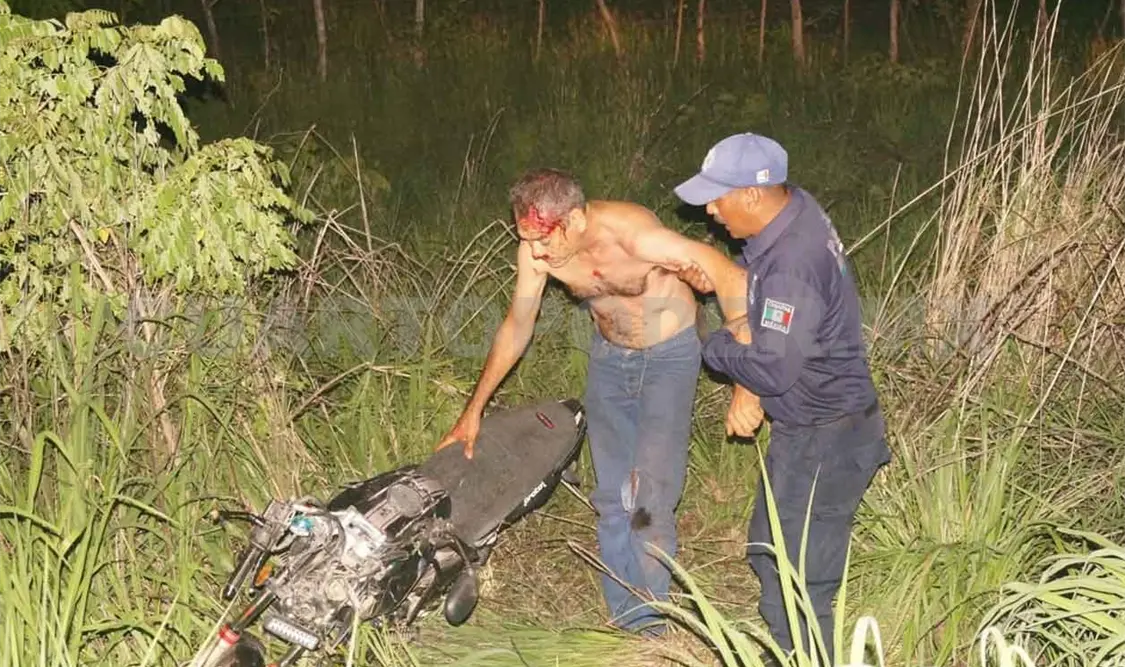 Motociclistas hospitalizados tras derrapar