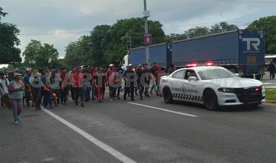 Sale de la frontera novena caravana de migrantes