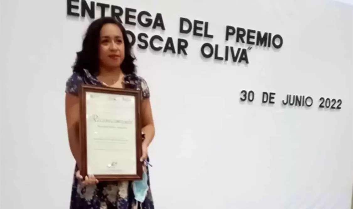 Entregan Premio de Poesía Óscar Oliva