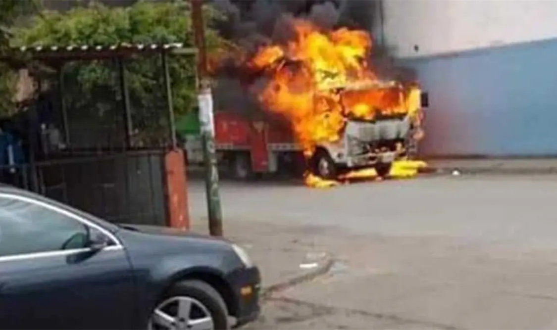 Los criminales se apoderaron de seis unidades comerciales y un autobús. Cortesía