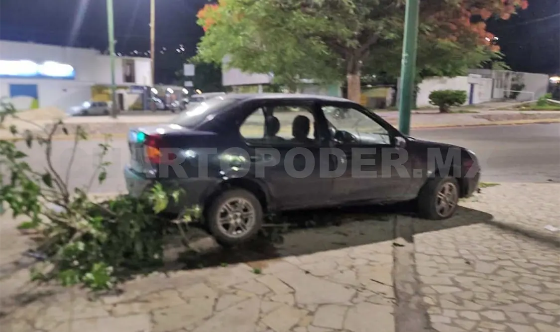 En la madrugada del sábado fue encontrado un automóvil accidentado en el libramiento Norte. Ulises López / CP