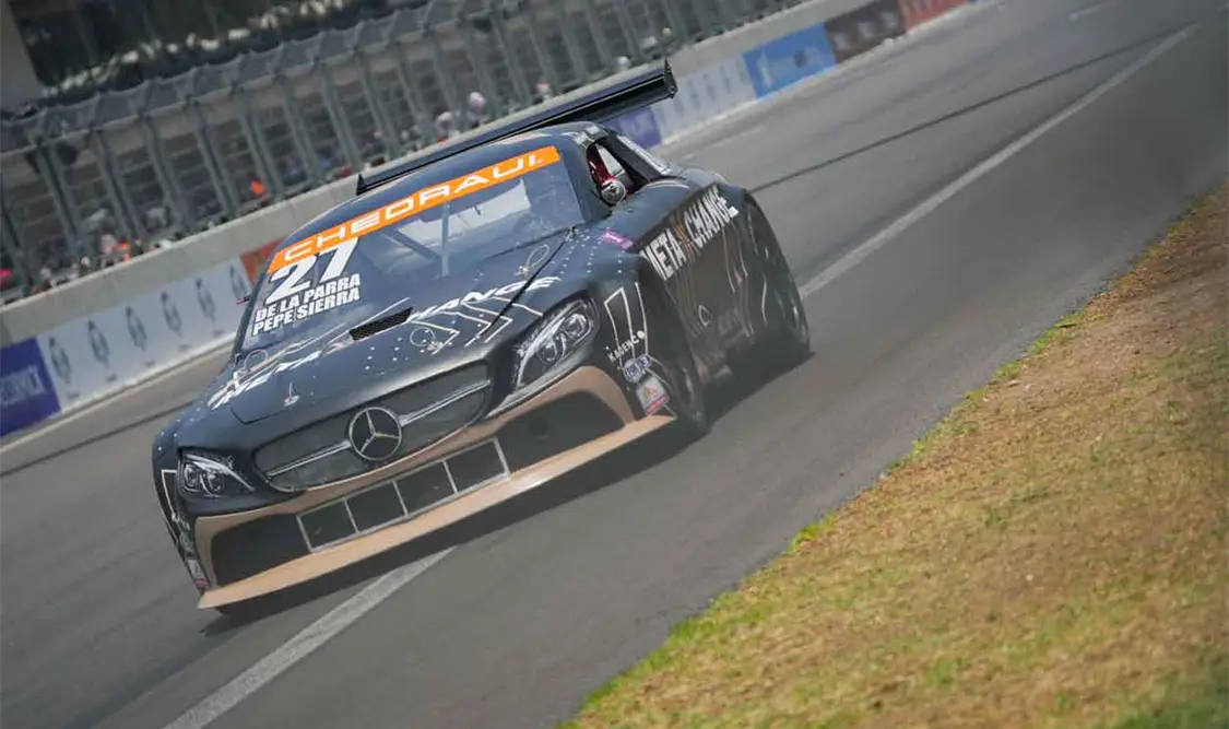 Pilotos del equipo HO Speed Racing, a tope