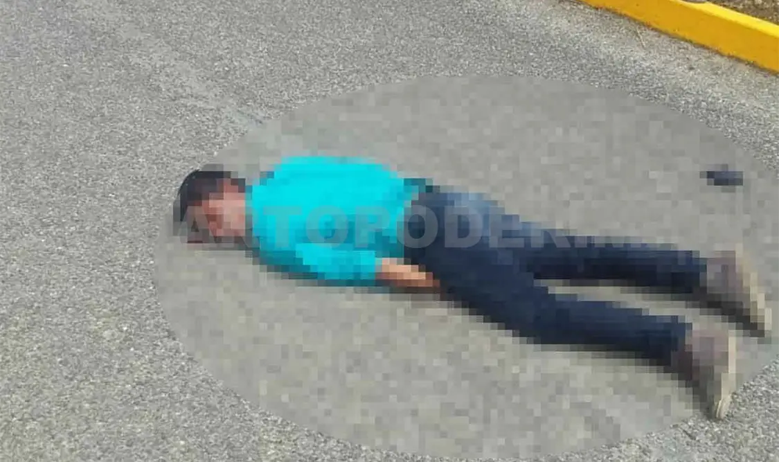 Pierde el control de su moto y acaba herido