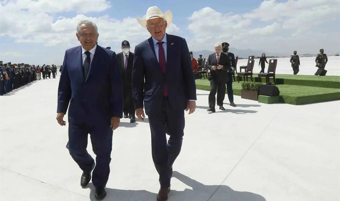 AMLO sale en defensa de Salazar