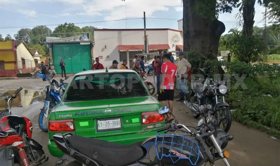 Aseguran mototaxi pirata y secuestran taxi en represalia