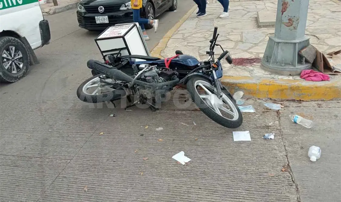Repartidor es impactado por camioneta