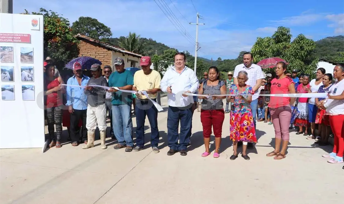 Inaugura Rosales Zuarth pavimentación de calle