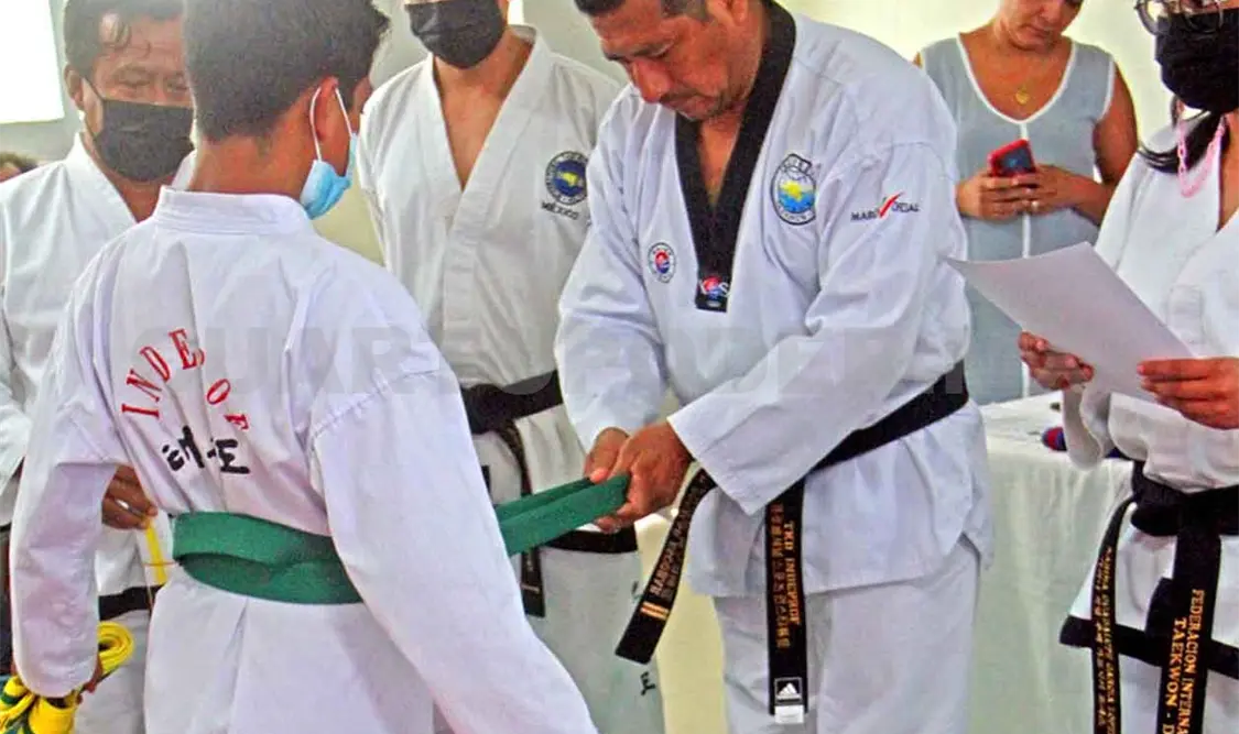 Aplican examen de grados menores