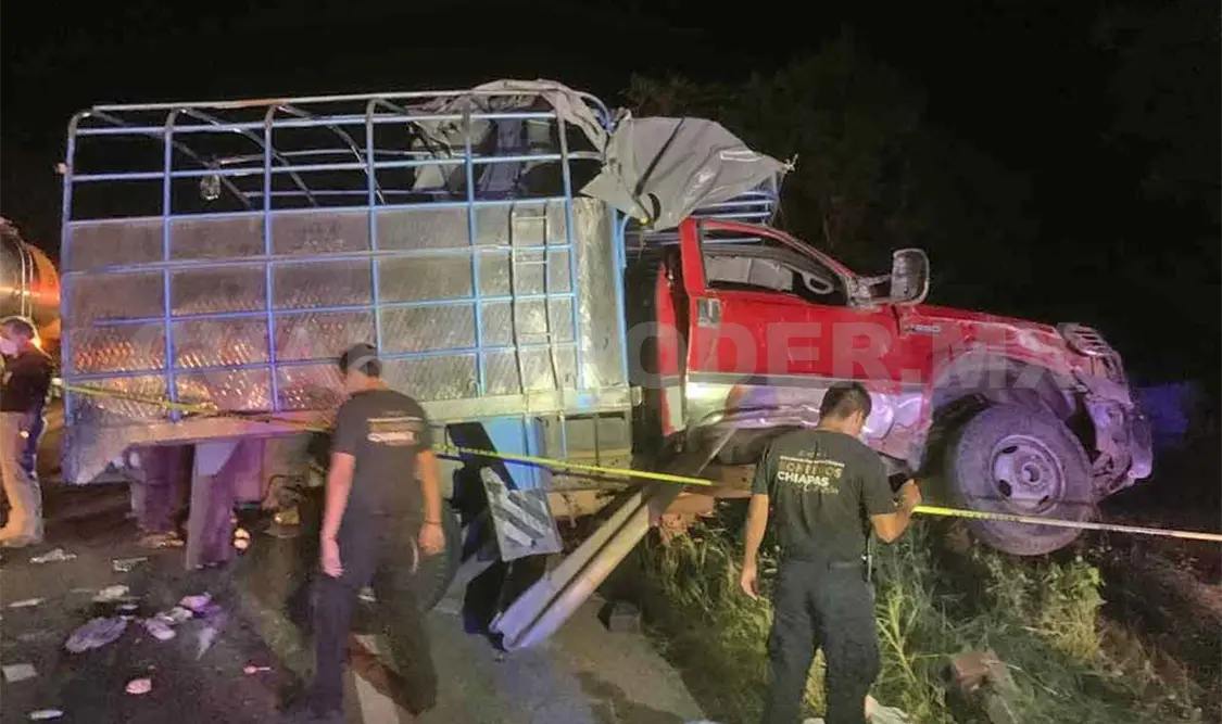 Vuelca camión con 33 migrantes; hay 18 heridos