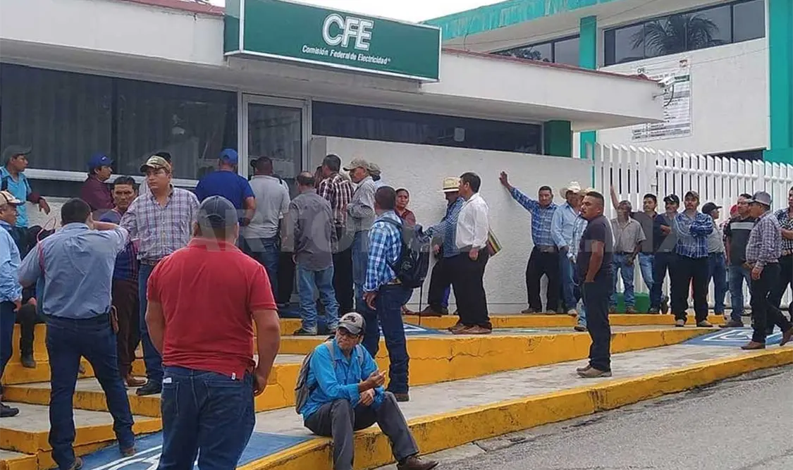 Exigen a CFE reparación de líneas y cuota fija