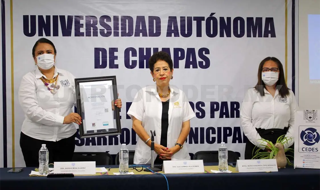 Acreditan resultados de evaluación de licenciatura