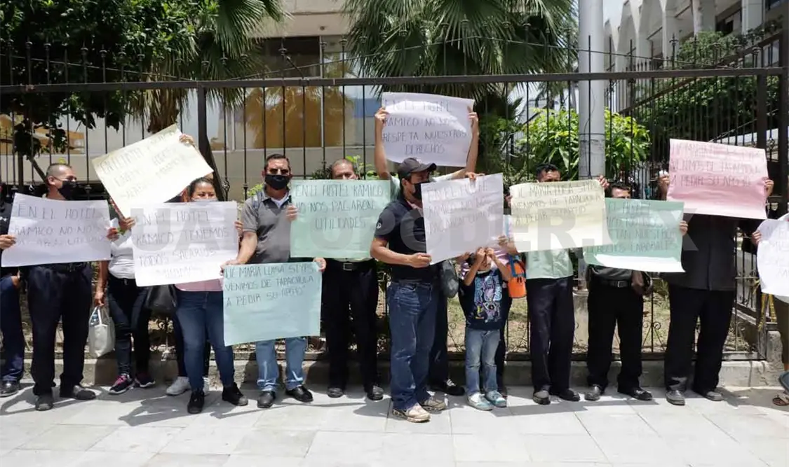 Protestan empleados del hotel Kamico por falta de pagos
