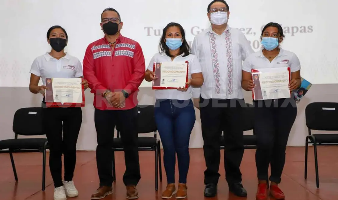 Entregan Premio Estatal de Líderes para la Educación Comunitaria