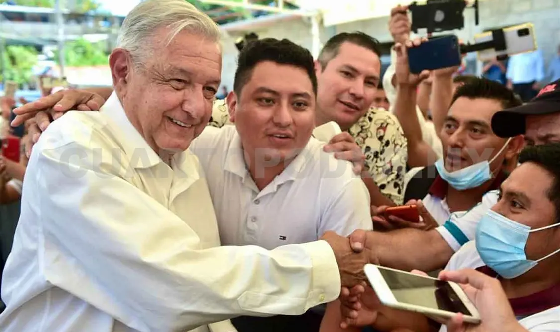 “¡Reelección!”, gritan a AMLO en Bochil