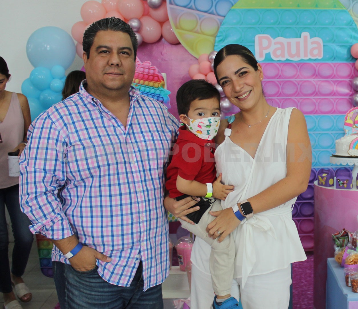 Regalos y abrazos para Paula