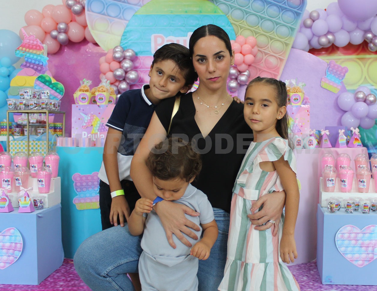 Regalos y abrazos para Paula